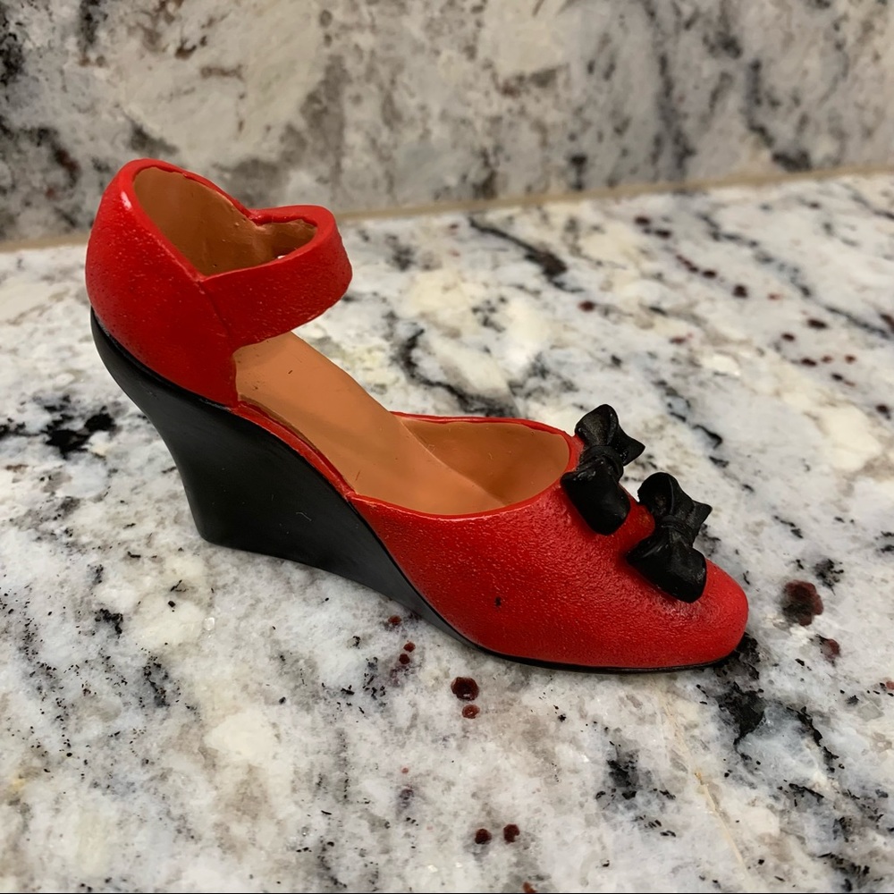 My treasure 1999 kingsbridge red shoe
